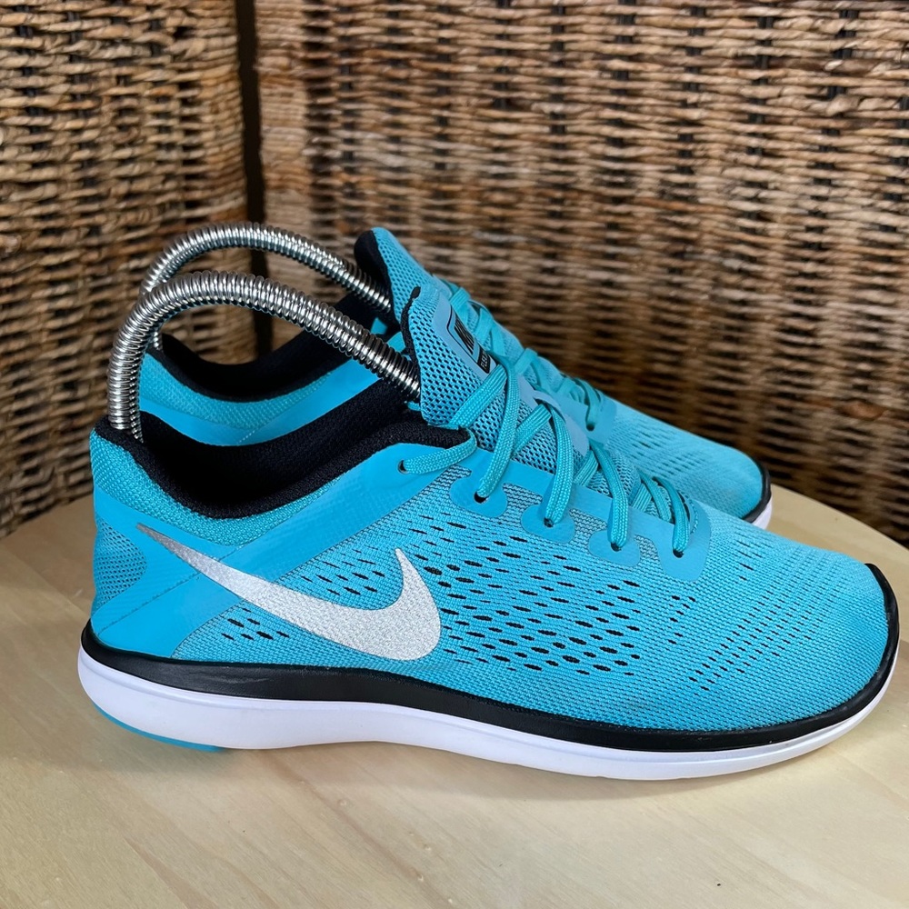 Nike Flex 2016 Run size 6